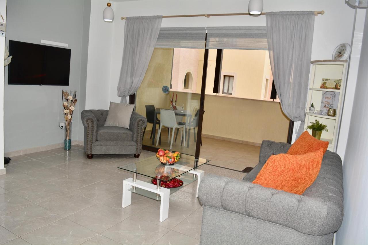 Queens Gardens - Kato - Next To Kings Ave Mall --- By Yiota Appartement