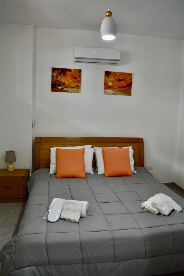 Appartement Queens Gardens - Kato - Next To Kings Ave Mall --- By Yiota *